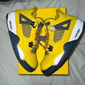 Jordan lightning 4s size